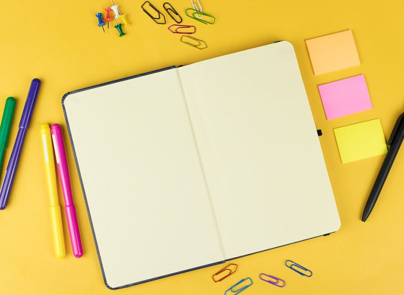 新建100个和文件名相同名称的文件夹，双击一下就搞定